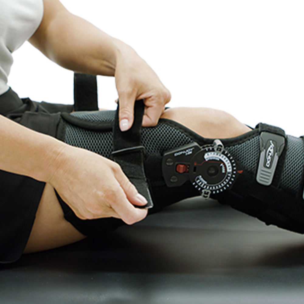 Knee braces - Donjoy Knee Brace Articulated Knee Brace 4 Points Playmaker Ii X-rom