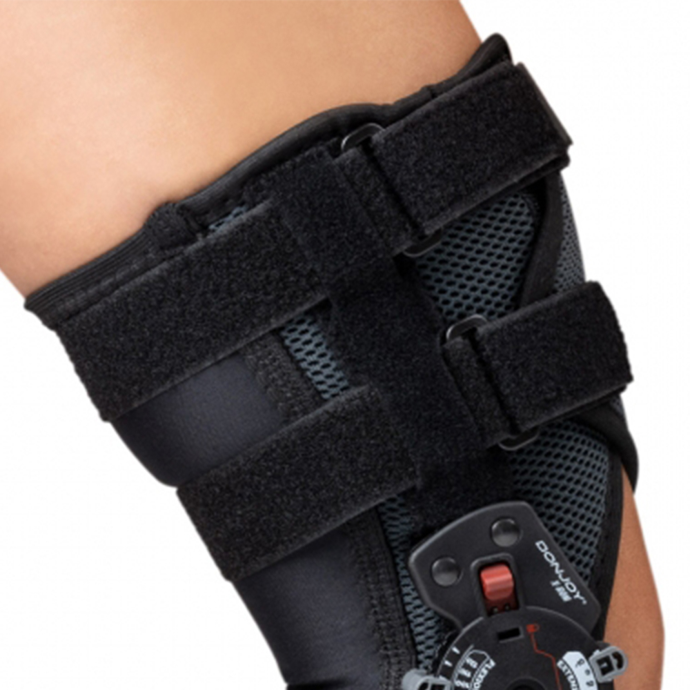 Knee braces - Donjoy Knee Brace Articulated Knee Brace 4 Points Playmaker Ii X-rom