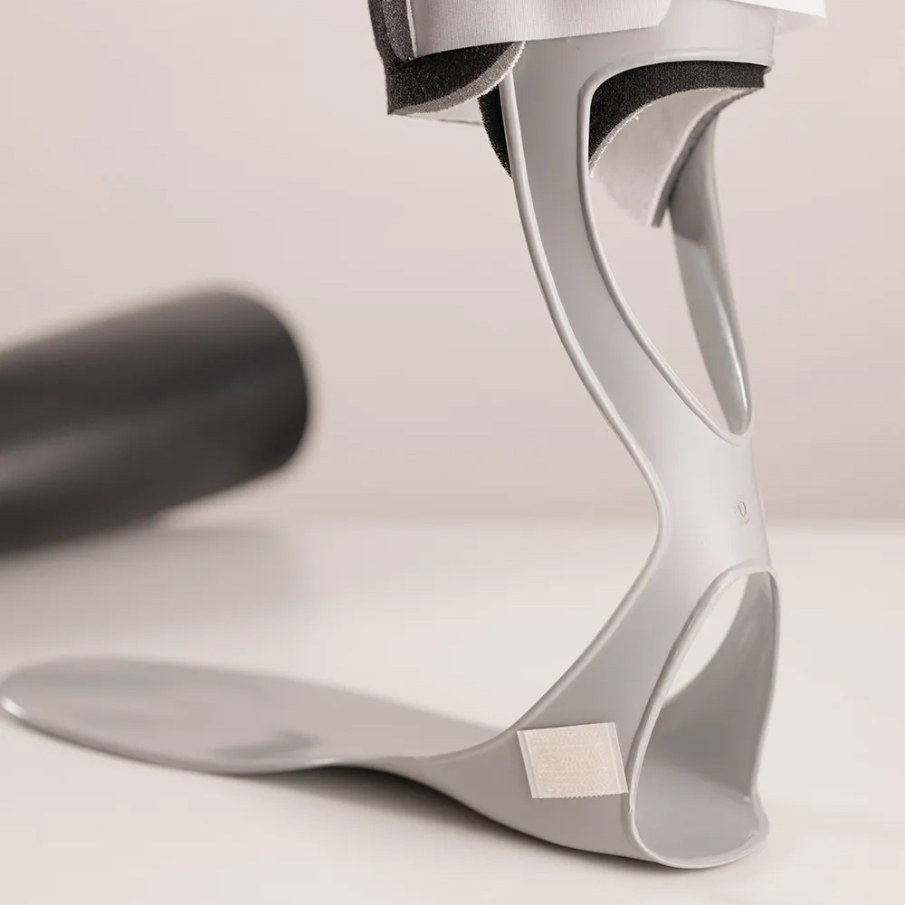 Foot braces - Tenortho Springy Plus Brace For Right Dangling Clubfoot, Carbon Fiber