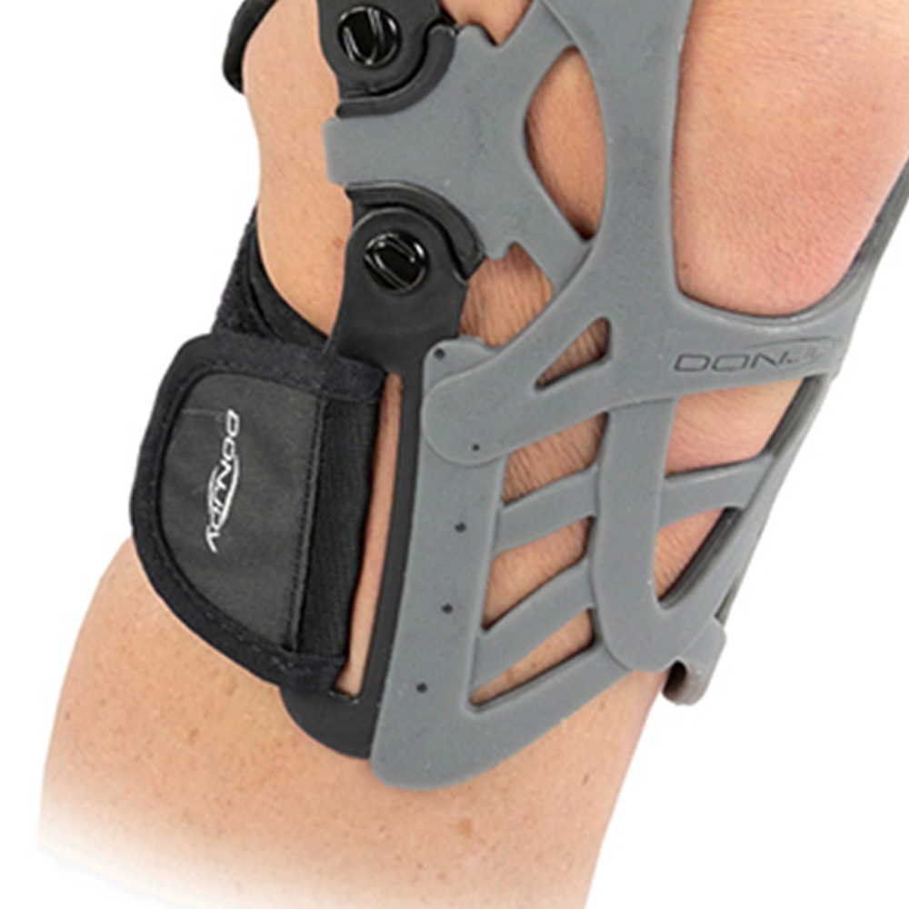 Knee braces - Donjoy Reaction Reticular Knee Brace, Ambidextrous